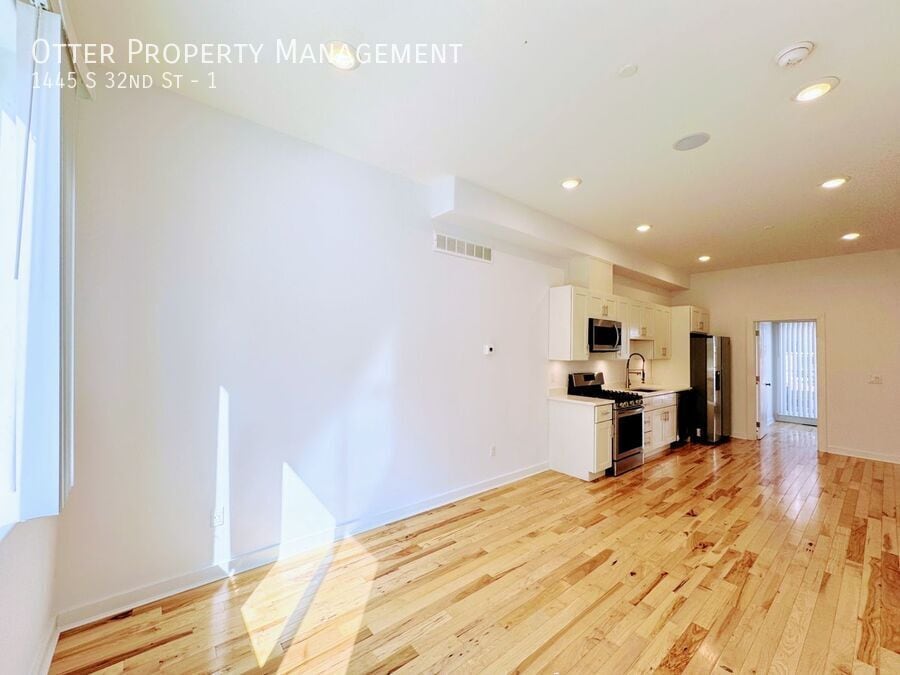 1445 S 32nd St in Philadelphia, PA - Building Photo