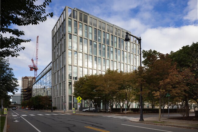 2 Earhart St, Unit 402 in Cambridge, MA - Building Photo - Building Photo