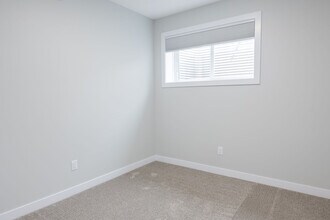 1451 Cherniak Way SW in Edmonton, AB - Building Photo - Building Photo