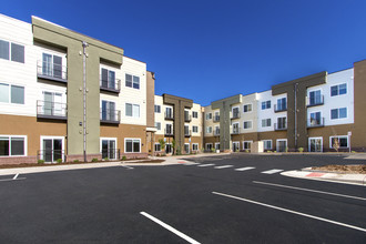 Oakridge Crossing Senior Community in Fort Collins, CO - Building Photo - Building Photo