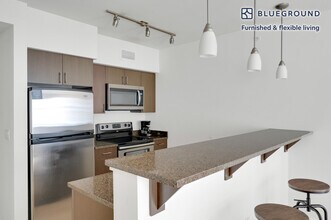 10351 NE 10th St, Unit FL8-ID337 in Bellevue, WA - Foto de edificio - Building Photo