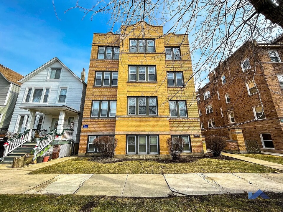 3321 N Karlov Ave in Chicago, IL - Building Photo