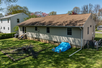 Finn Towers in Edison, NJ - Building Photo - Building Photo