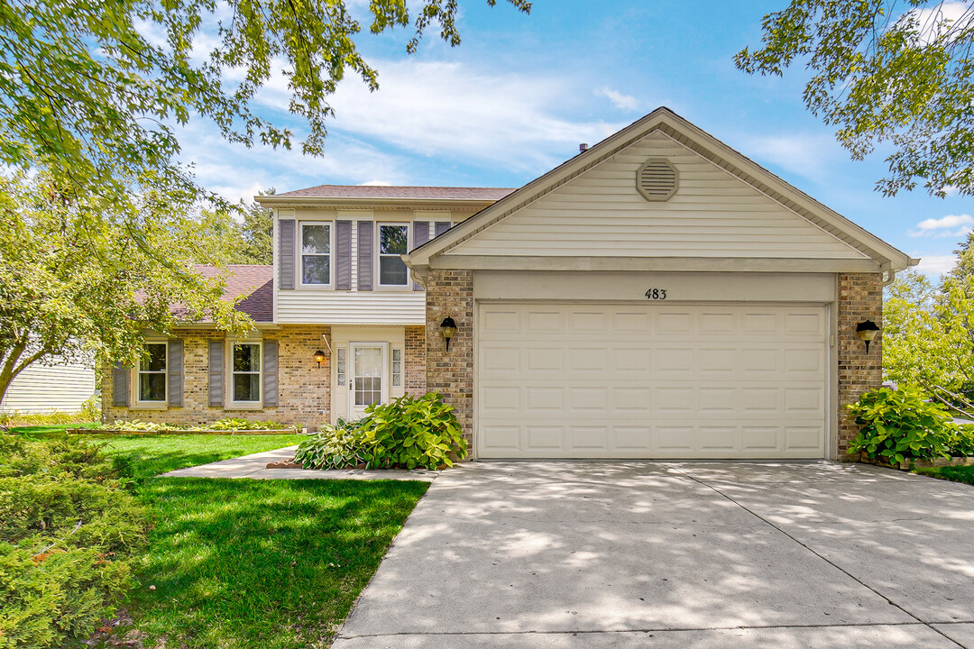 483 Highland Grove Dr in Buffalo Grove, IL - Building Photo