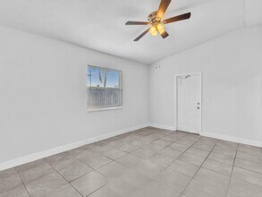 525 NW 10th Ave in Boynton Beach, FL - Building Photo - Building Photo