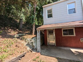 940 Rothpletz St in Pittsburgh, PA - Building Photo - Building Photo