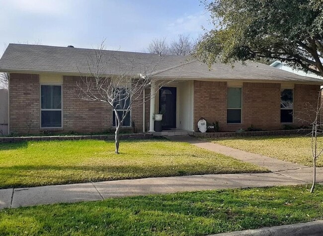 property at 7306 Oakmore Dr