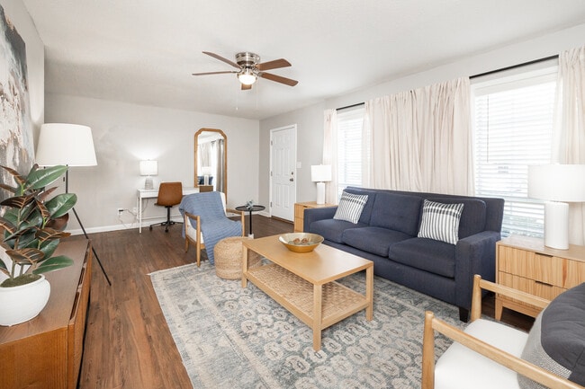 Yester Oaks in Mobile, AL - Building Photo - Interior Photo