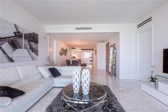 10203 Collins Ave, Unit # 1105 in Bal Harbour, FL - Building Photo - Building Photo