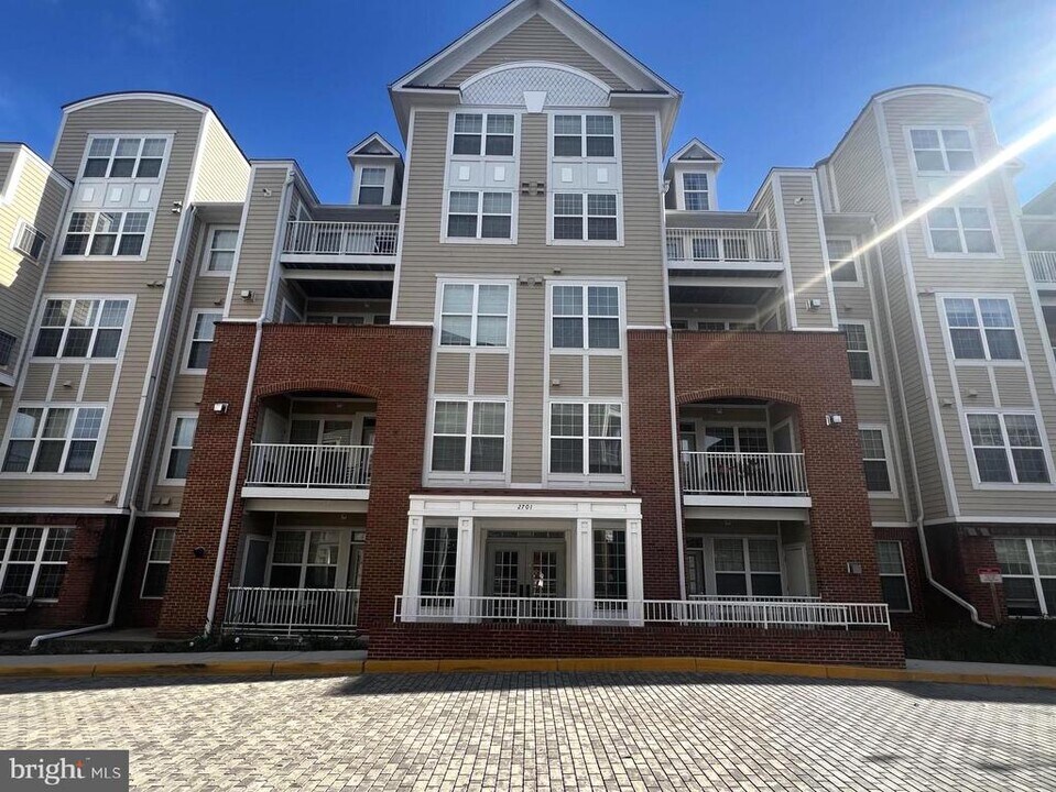 2701 Bellforest Ct in Vienna, VA - Building Photo