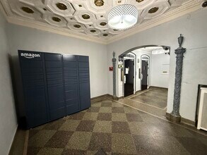 6930 N Greenview Ave in Chicago, IL - Building Photo - Building Photo
