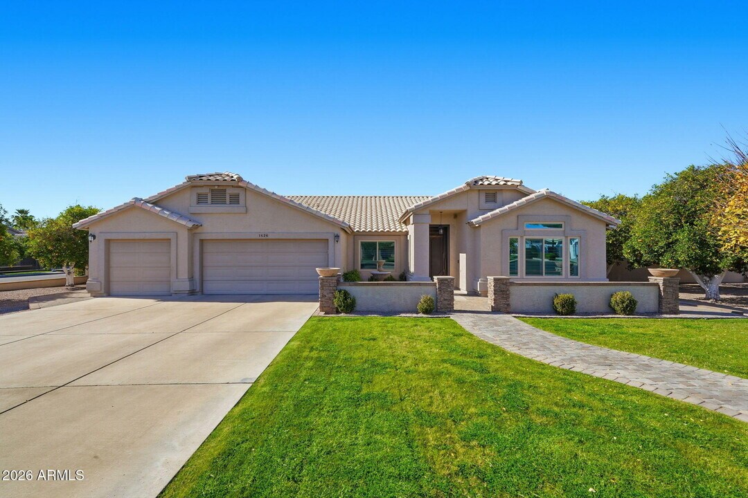 1426 N Omaha Cir in Mesa, AZ - Building Photo