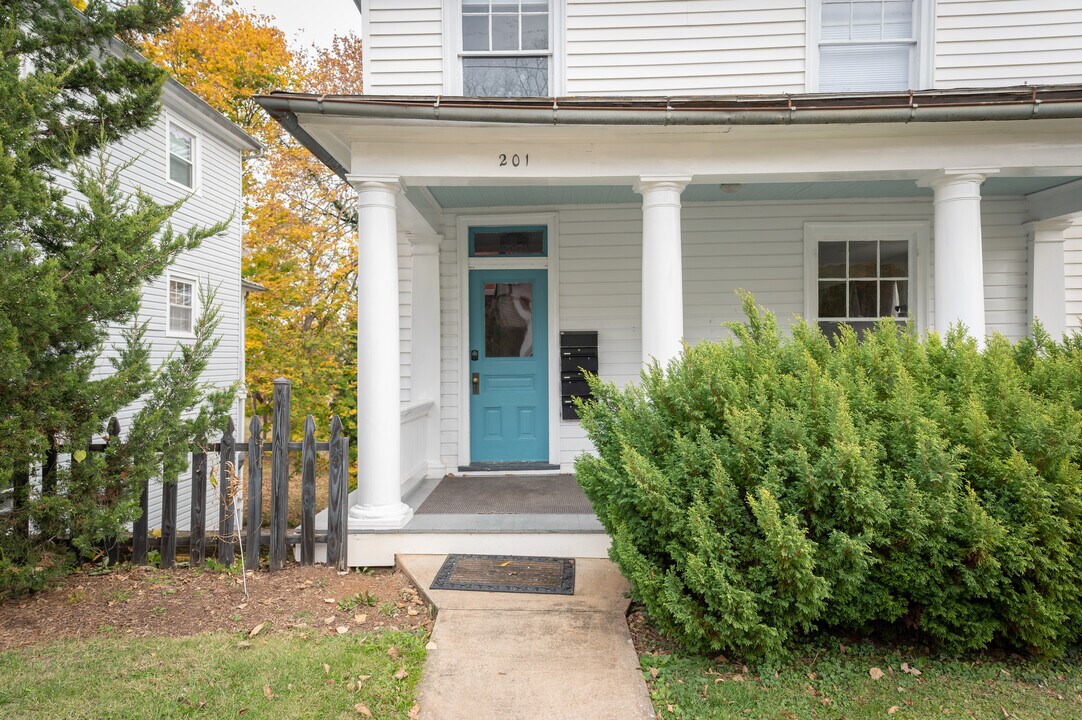 201 N Madison St, Unit 4 in Staunton, VA - Building Photo