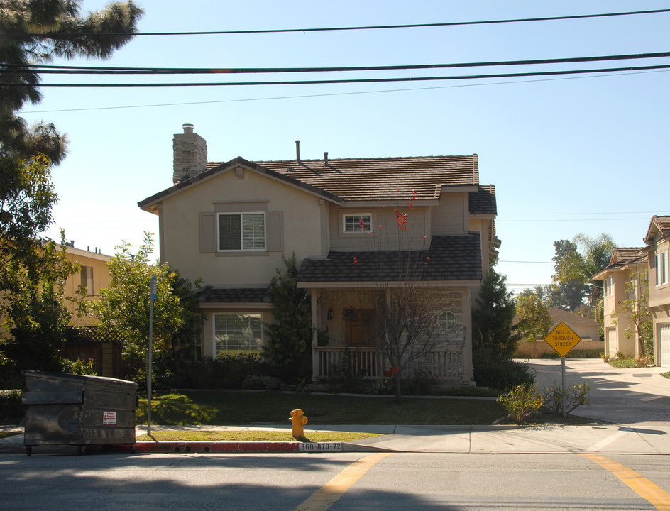 868 W Colorado Blvd in Monrovia, CA - Building Photo