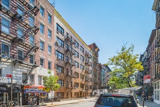 107 St. Marks Place in New York, NY - Foto de edificio - Primary Photo