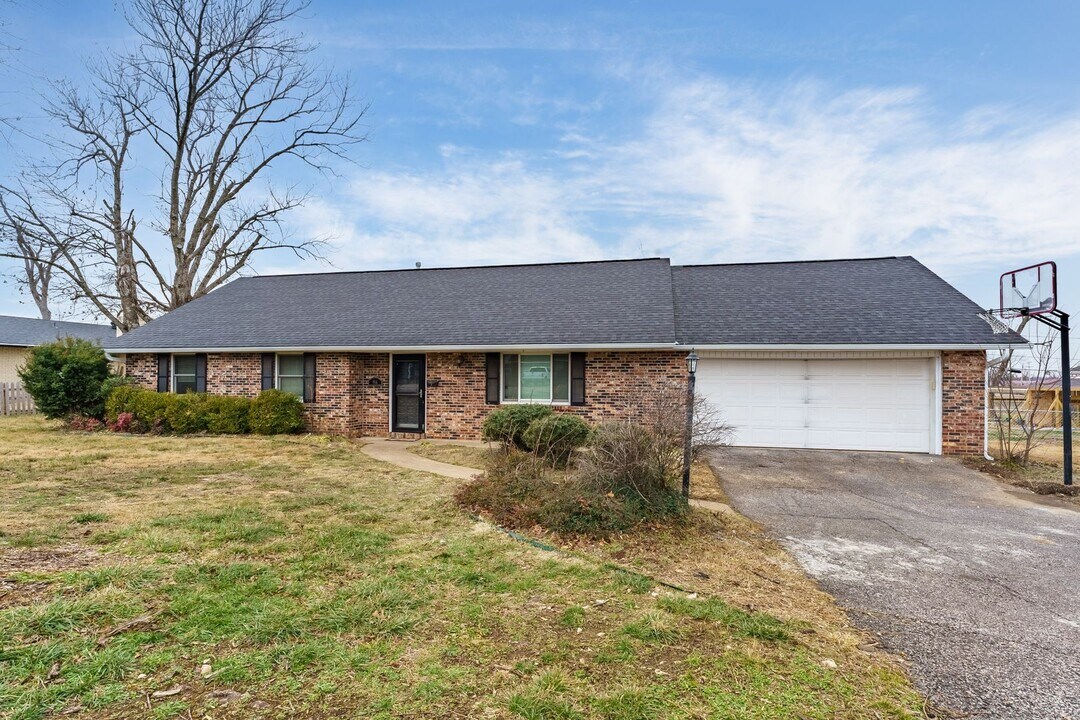 914 S 16th St in Rogers, AR - Building Photo
