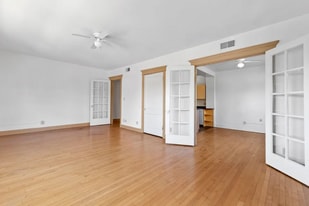 2217 W Wisconsin Ave in Milwaukee, WI - Building Photo