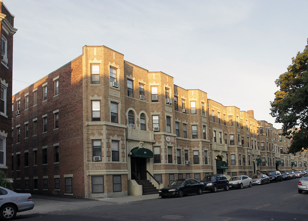 Governor Apartments in Allston, MA - Building Photo