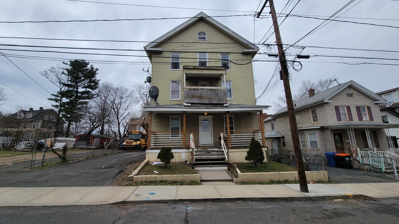 76 Twiss St in Meriden, CT - Building Photo