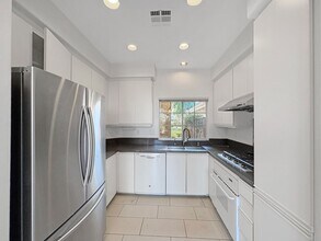 9439 Questa Pointe in San Diego, CA - Building Photo - Building Photo