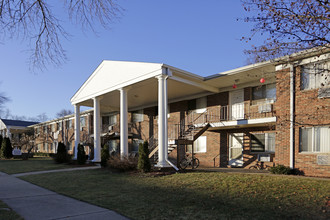 Bristol Court Apartments in Griffith, IN - Building Photo - Building Photo