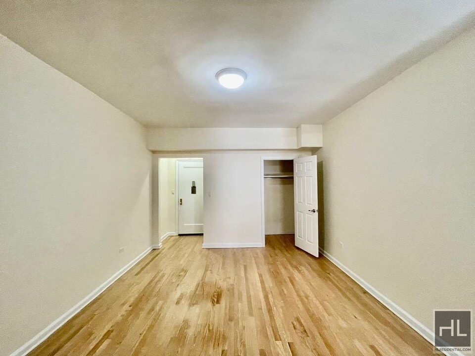 East 84th Street in New York, NY - Building Photo