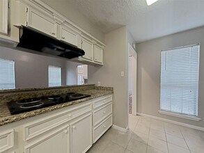 124 April Wind Dr E in Montgomery, TX - Building Photo - Building Photo