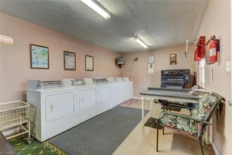 5219 NC Highway 700, Unit 7 in Eden, NC - Foto de edificio - Building Photo