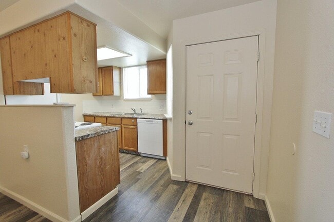 527 N Moffatt Ave in Emmett, ID - Building Photo - Building Photo