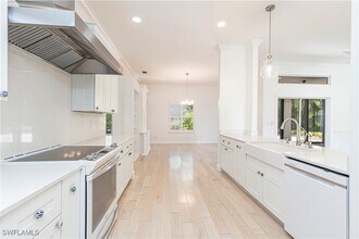 7106 Lone Oak Blvd in Naples, FL - Building Photo - Building Photo