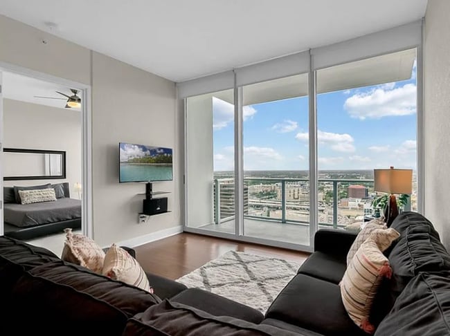 150 E Robinson St in Orlando, FL - Foto de edificio - Building Photo