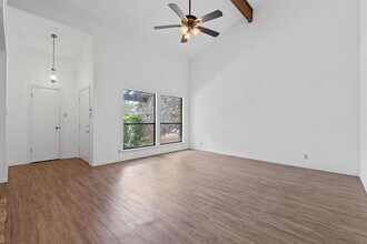 2217 Onion Creek Pkwy in Austin, TX - Building Photo - Building Photo