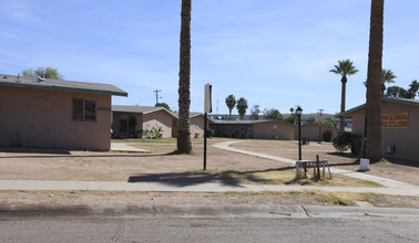 Mountain View Manor in Phoenix, AZ - Building Photo - Building Photo