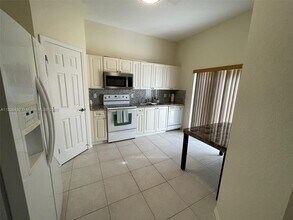 1945 SE 24th Ave in Homestead, FL - Building Photo - Building Photo
