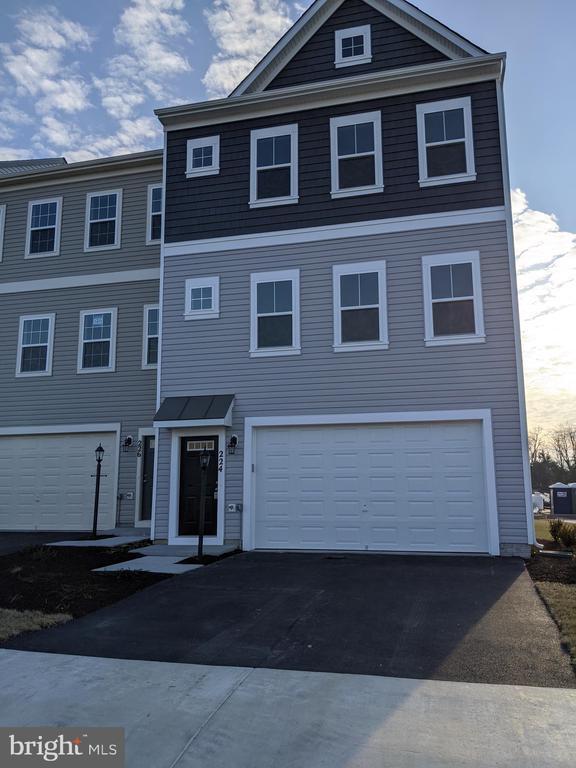 property at 224 Parkland Dr