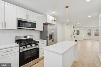 417 E Upsal St in Philadelphia, PA - Building Photo - Building Photo