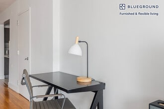 360 E 65th St in New York, NY - Foto de edificio - Building Photo