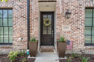 14953 Oak St in Addison, TX - Building Photo