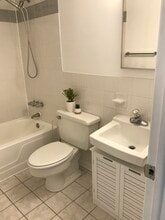 152 13th St SE, Unit #B in Washington, DC - Foto de edificio - Building Photo