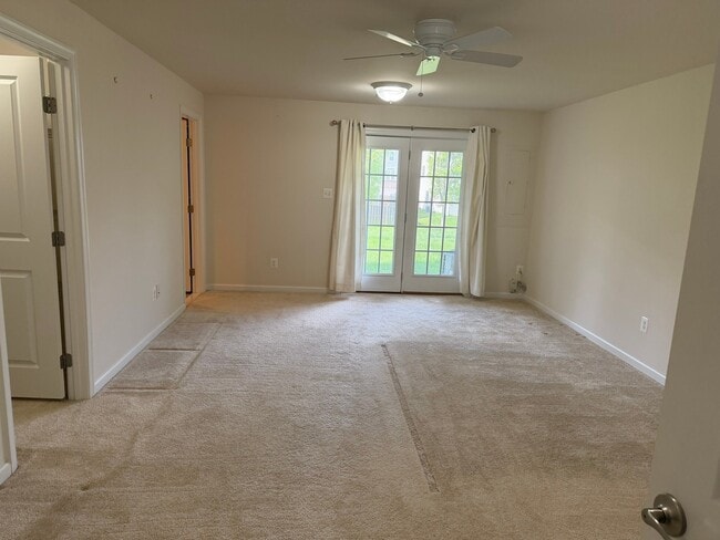 22899 Chestnut Oak Terrace in Sterling, VA - Foto de edificio - Building Photo