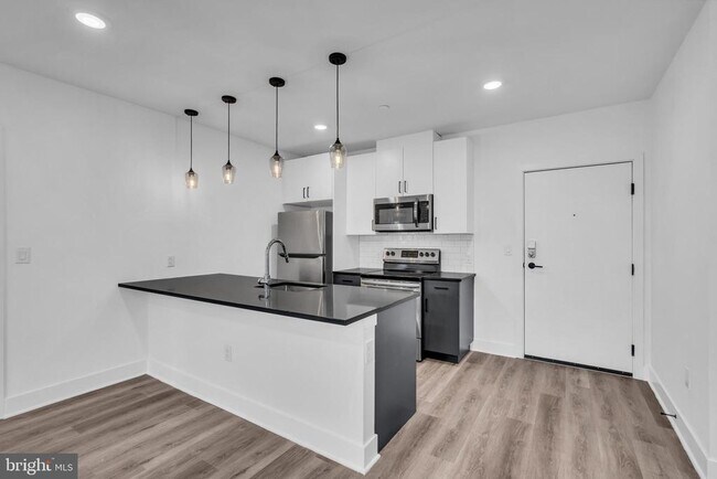 330 Cecil B. Moore Ave in Philadelphia, PA - Building Photo - Building Photo