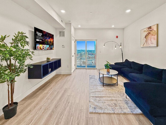 property at 2400 E Huntingdon St