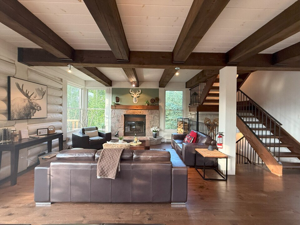 94 Chem. de la Fraternité in Lac-Supérieur, QC - Building Photo
