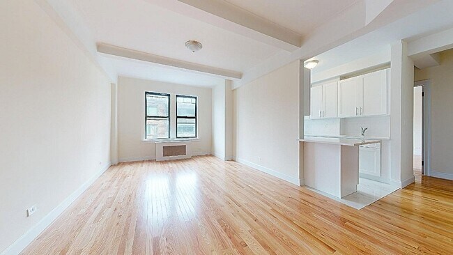 West 96th Street in New York, NY - Building Photo - Building Photo