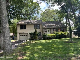 187 Elmwood Rd in Ocean Township, NJ - Building Photo