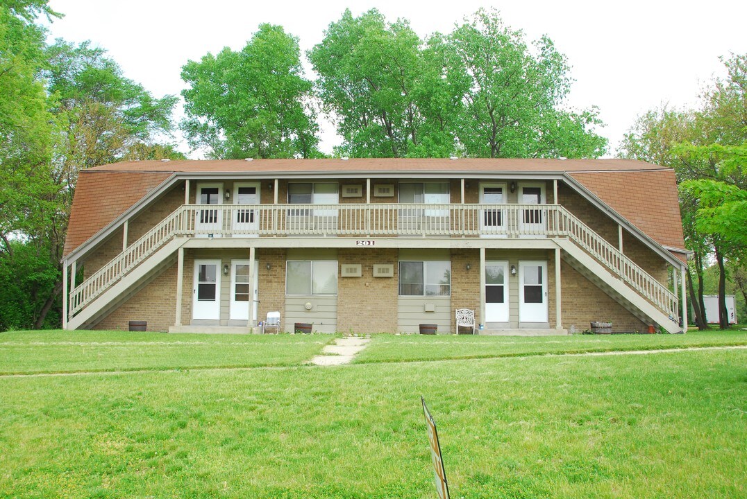 201 E Main St in Palmyra, WI - Foto de edificio