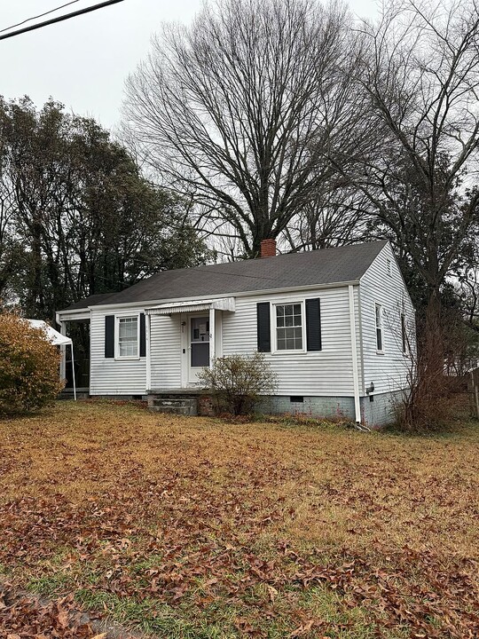 1014 Cleburne St in Greensboro, NC - Building Photo