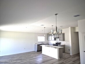3532 Barringer Dr SE in Palm Bay, FL - Foto de edificio - Building Photo
