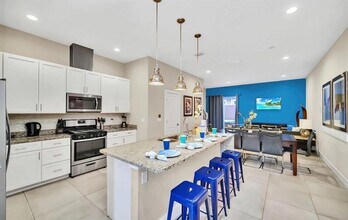 2643 Sunrise Shores Dr in Kissimmee, FL - Building Photo - Building Photo