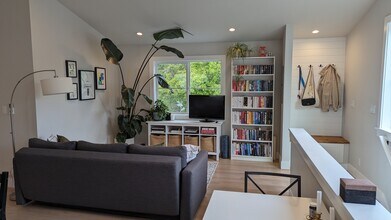 3240 29th Ave W in Seattle, WA - Foto de edificio - Building Photo